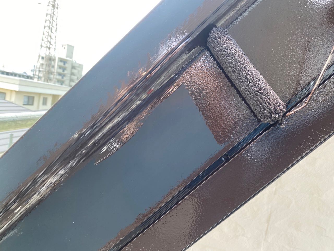 仕上げ塗装1回目です。