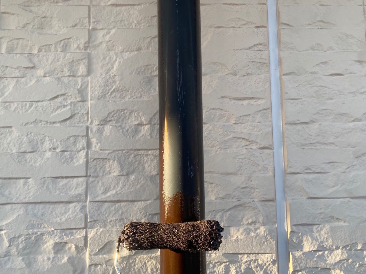 仕上げ塗装1回目です。