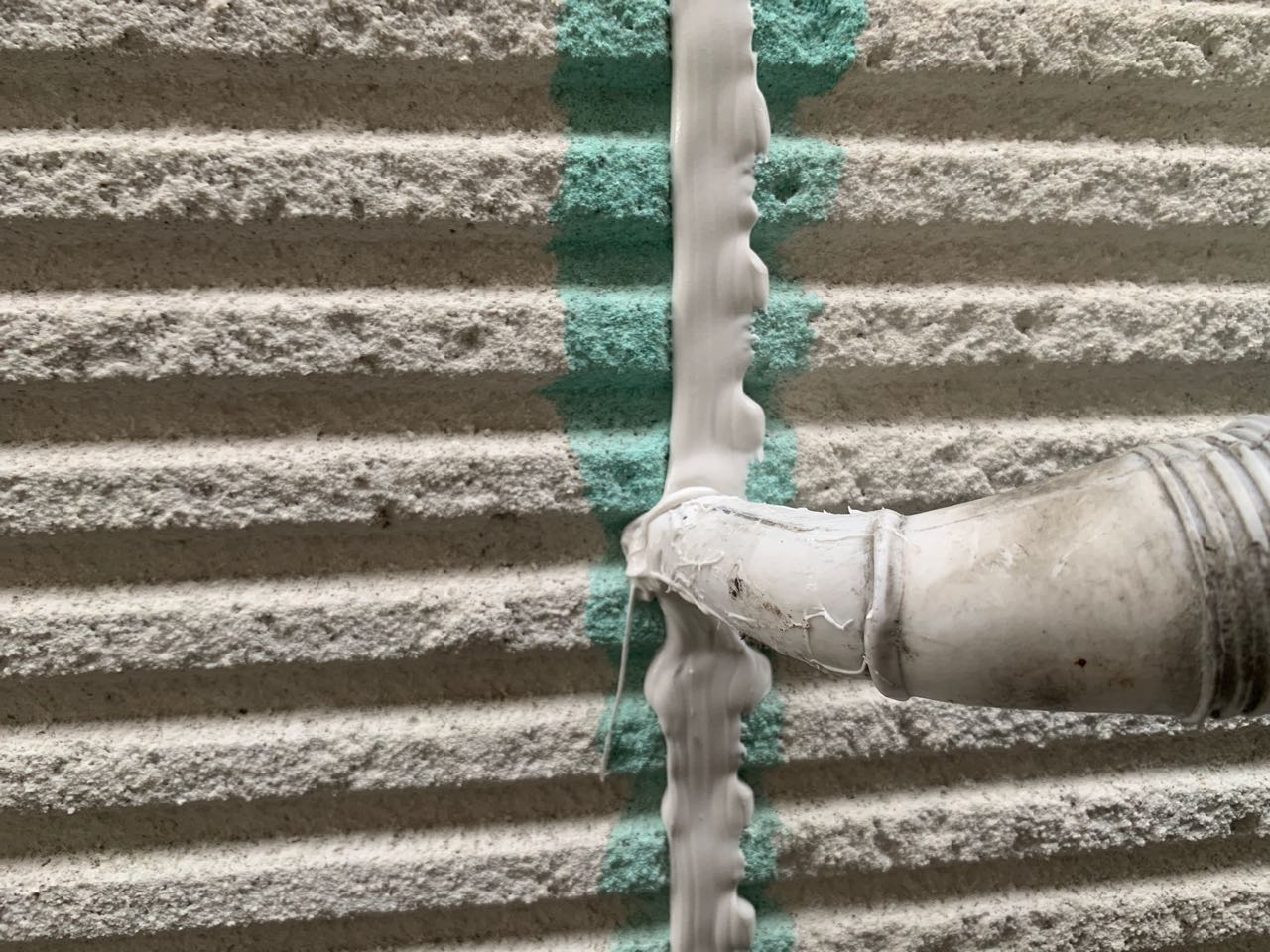 コーキング充填します。