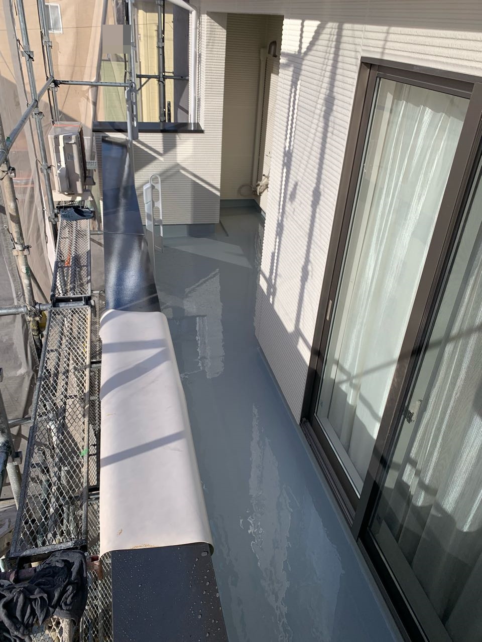 ウレタン防水塗布1回目。