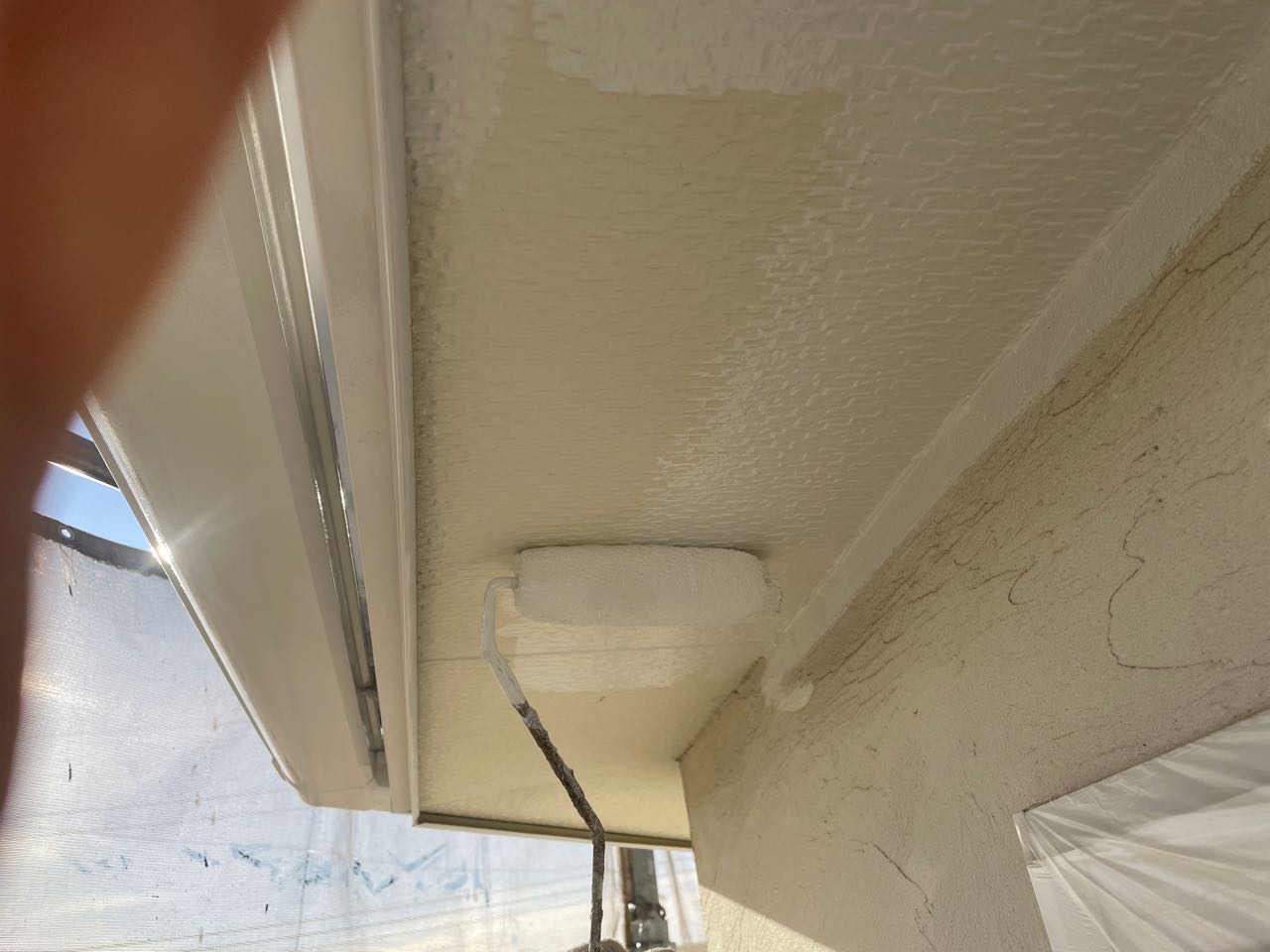 仕上げ塗装1回目です。