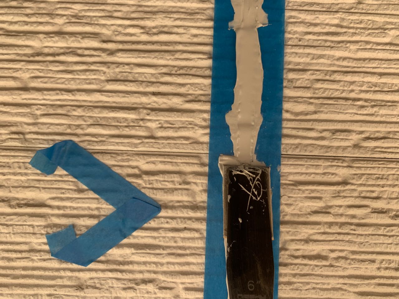 へらで押さえ込みます。