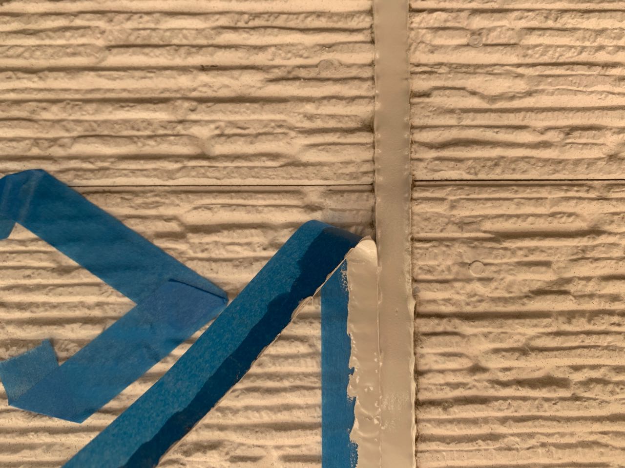 マスキングを剥がします。