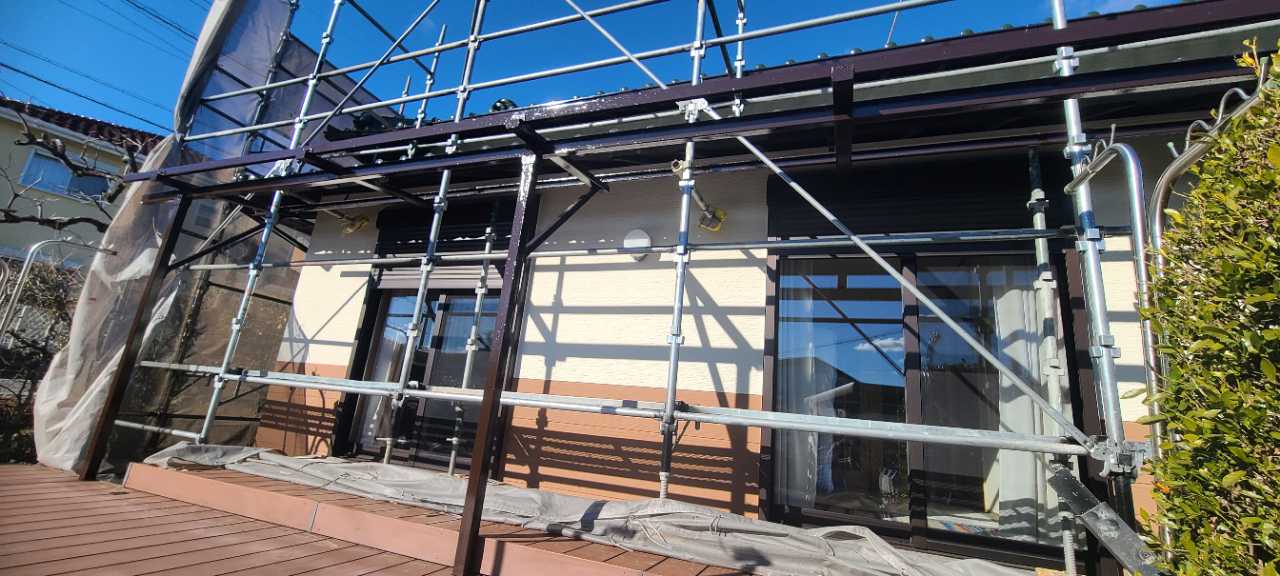 仕上げ塗装1回目です。