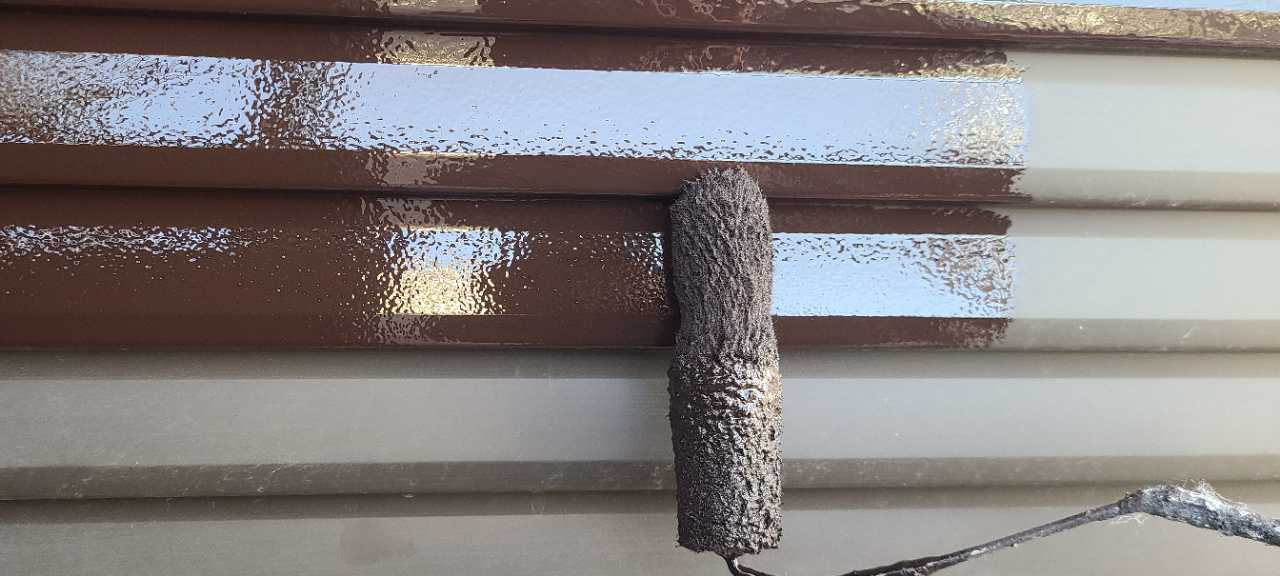 仕上げ塗装1回目です。