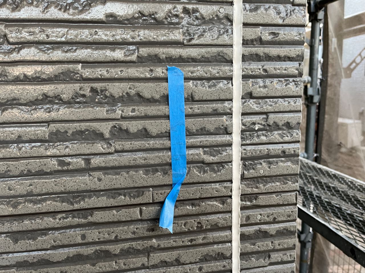 マスキングを剥がします。