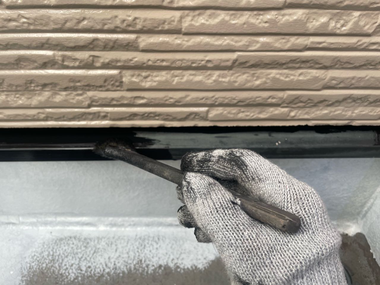 仕上げ塗装1回目です。