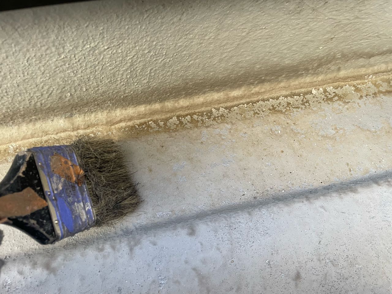 ケレン作業です。