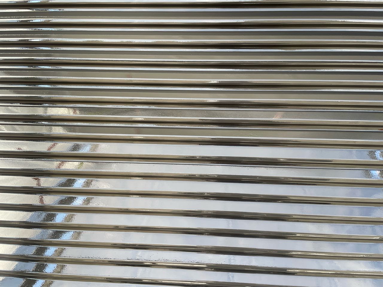 仕上げ塗装1回目です。