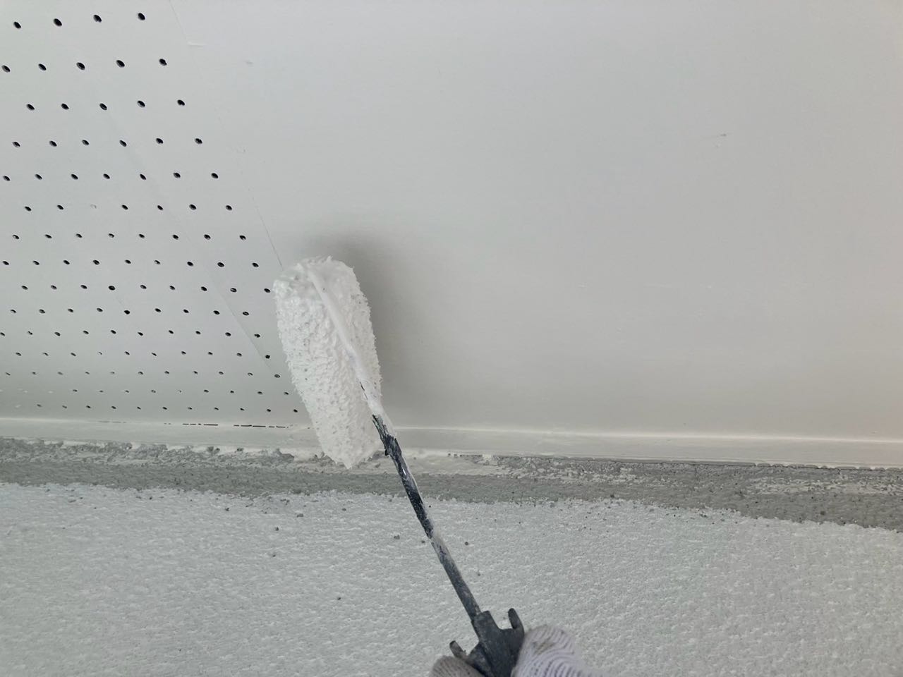 仕上げ塗装2回目です。