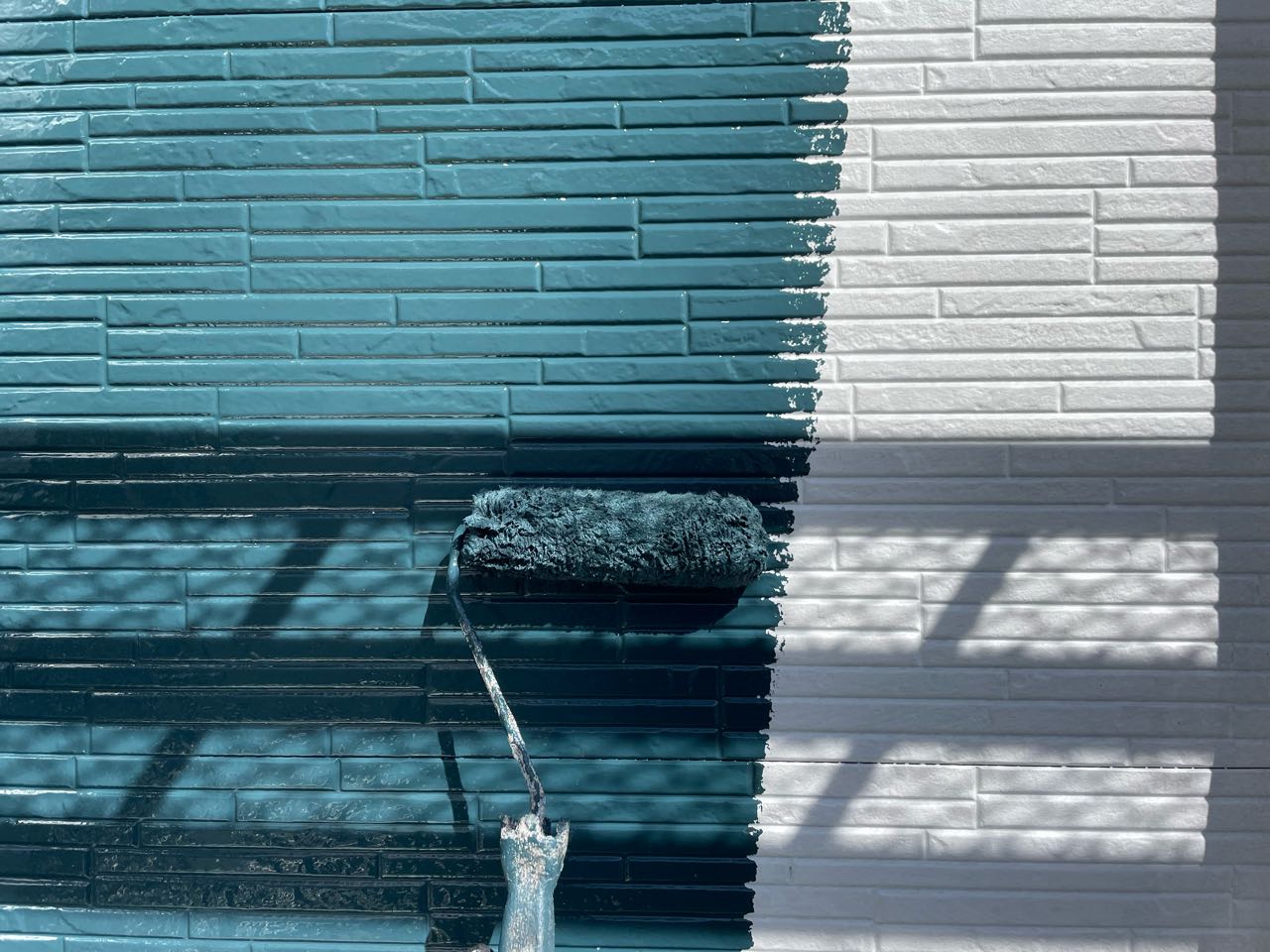 仕上げ塗装1回目です。