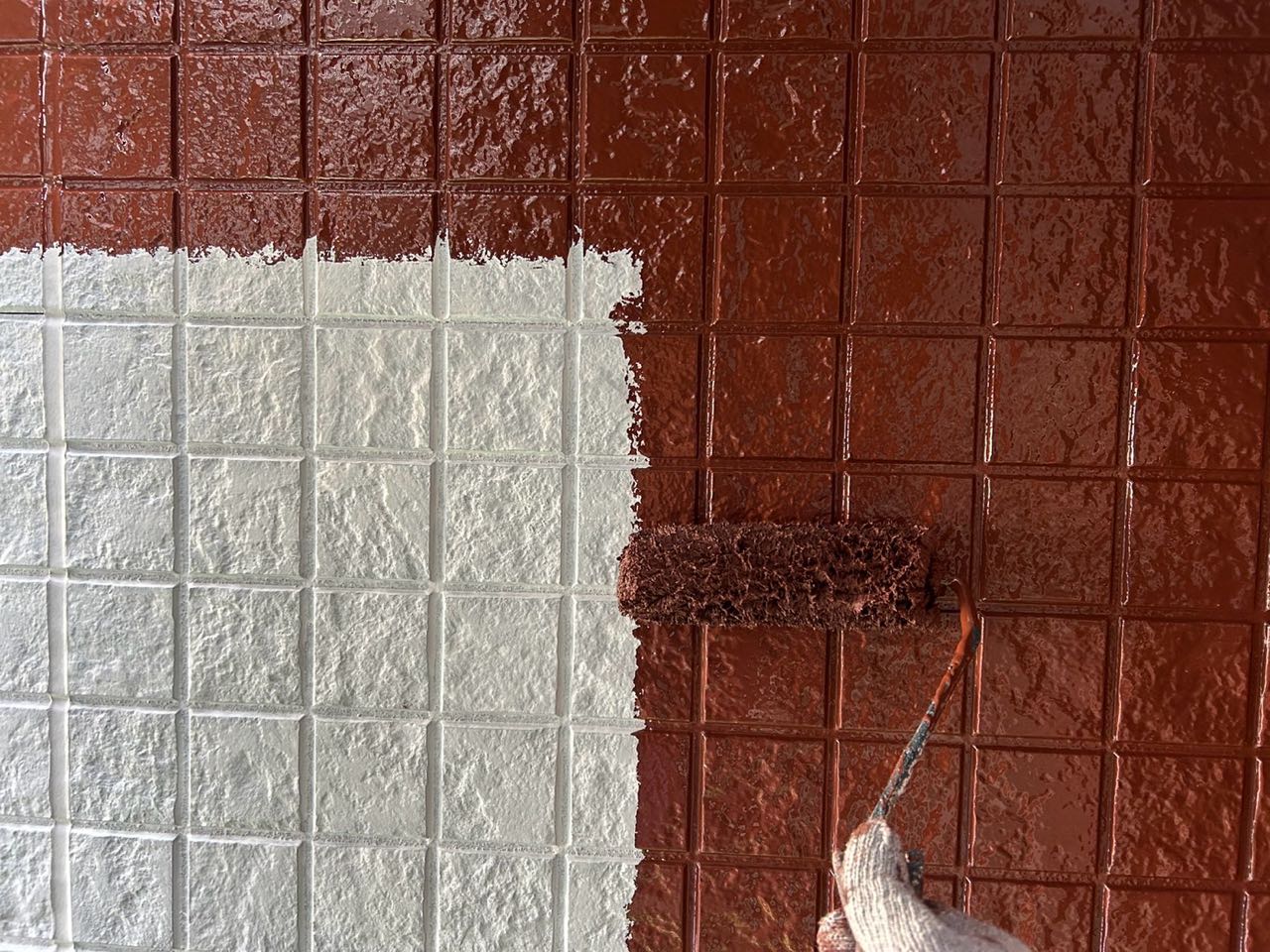 仕上げ塗装1回目です。