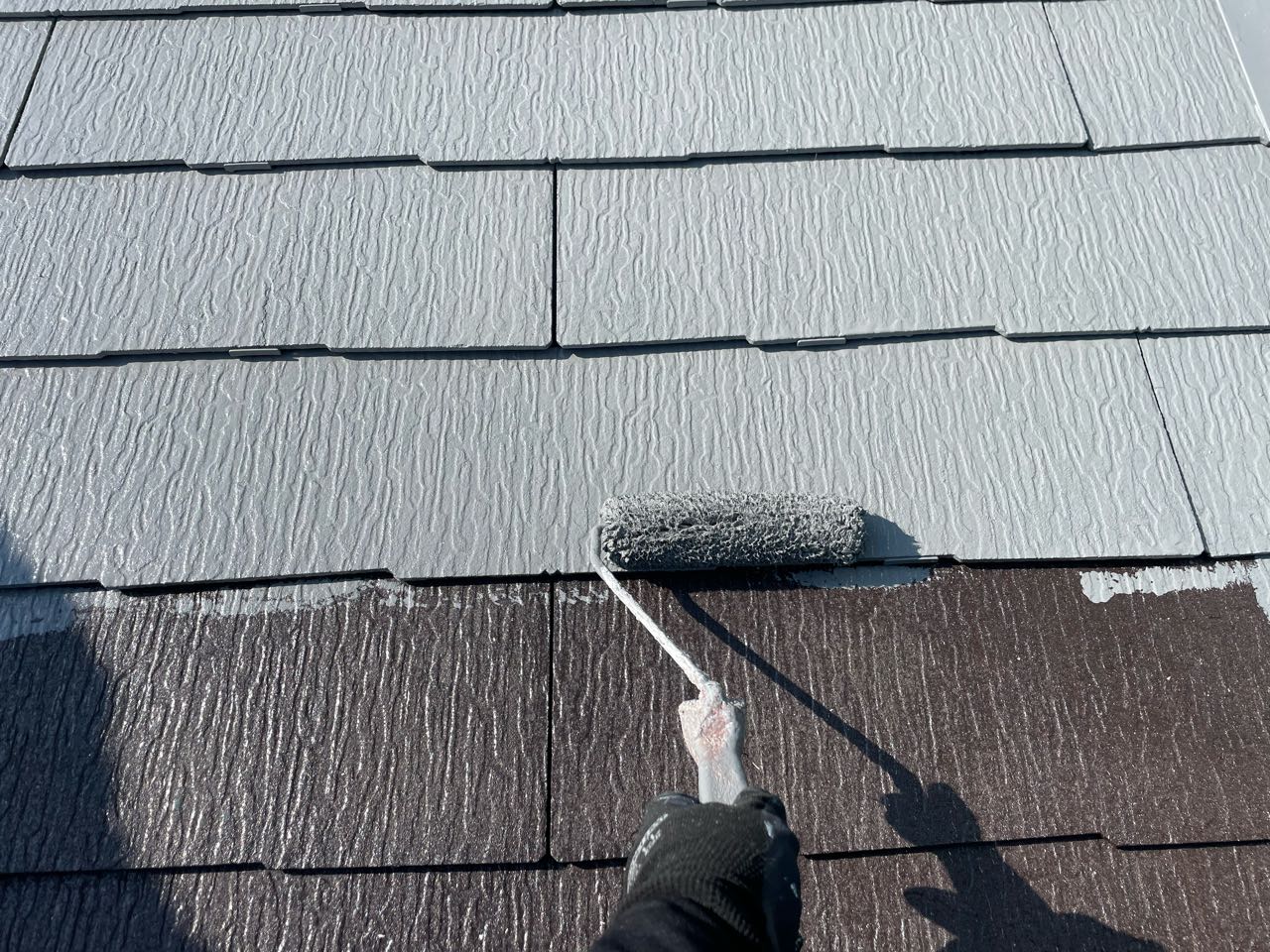 仕上げ塗装1回目です。