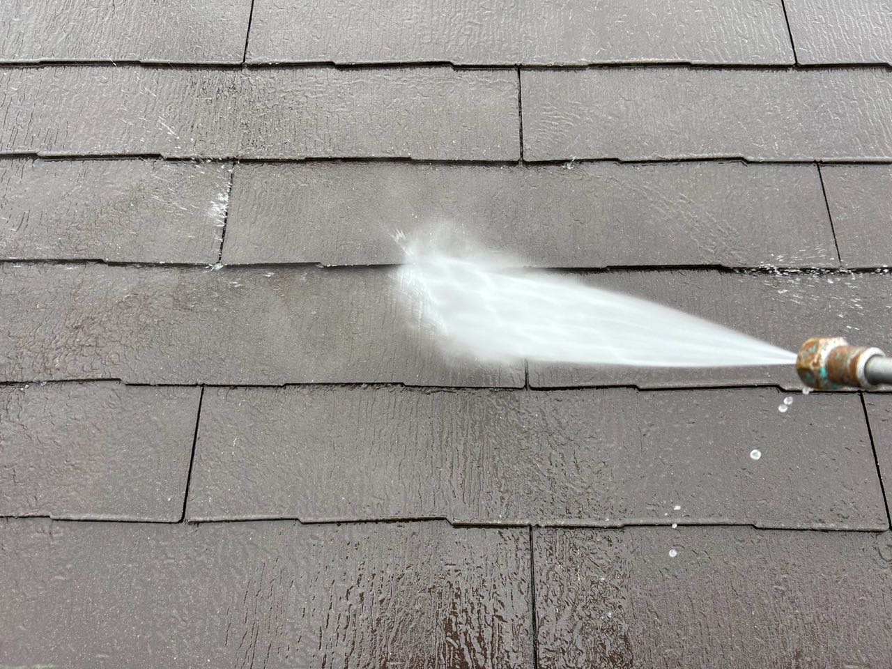 高圧洗浄します。