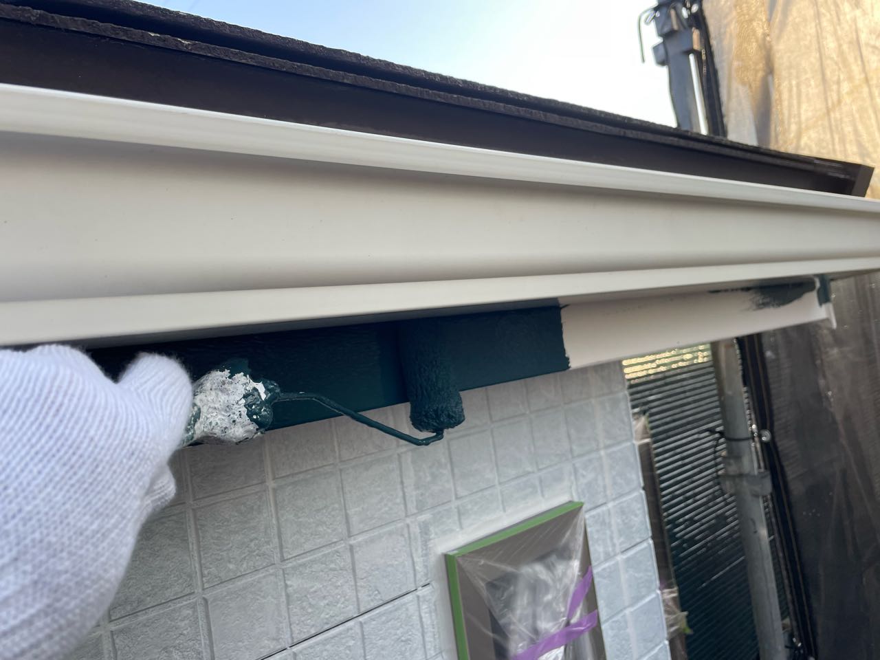 仕上げ塗装1回目です。