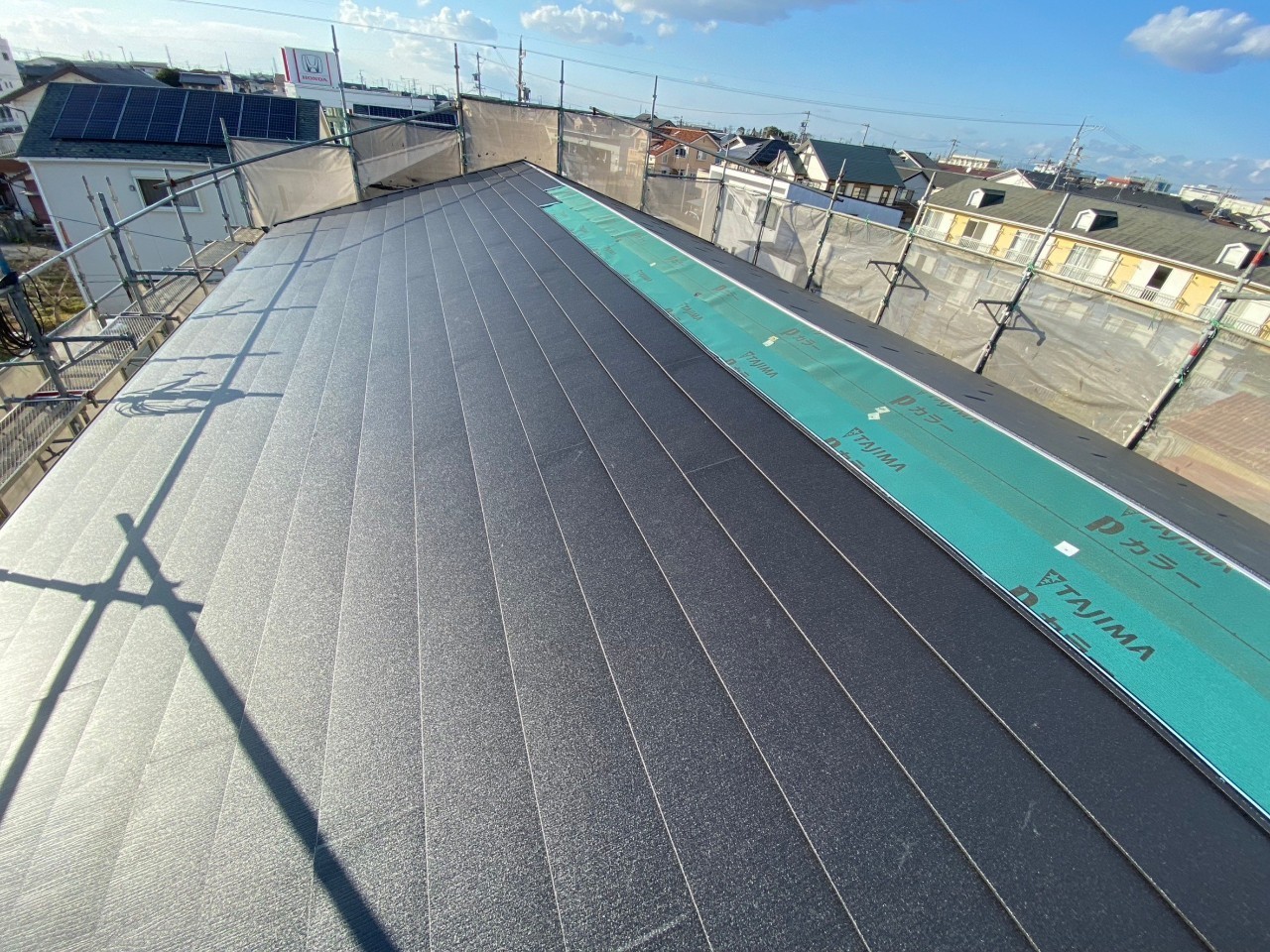 屋根材取り付けです。