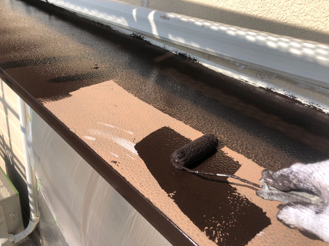 仕上げ塗装1回目です。