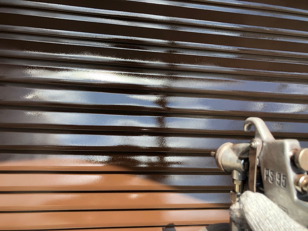 仕上げ塗装2回目です。