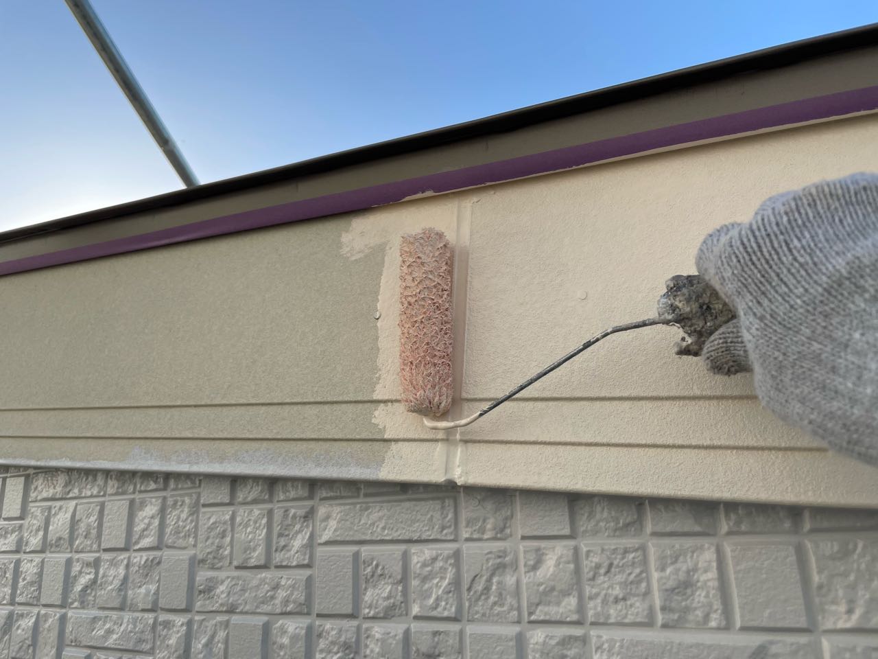 仕上げ塗装1回目です。