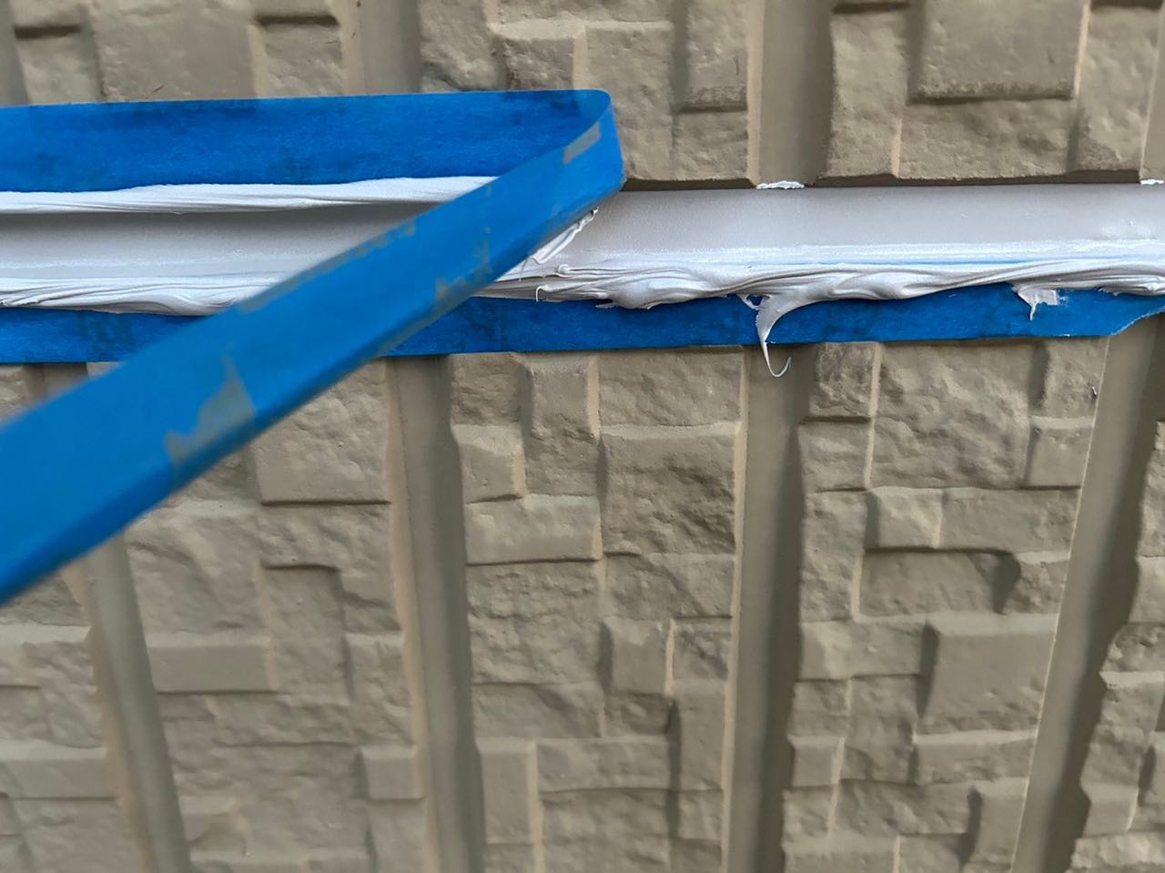 マスキングを剥がします。