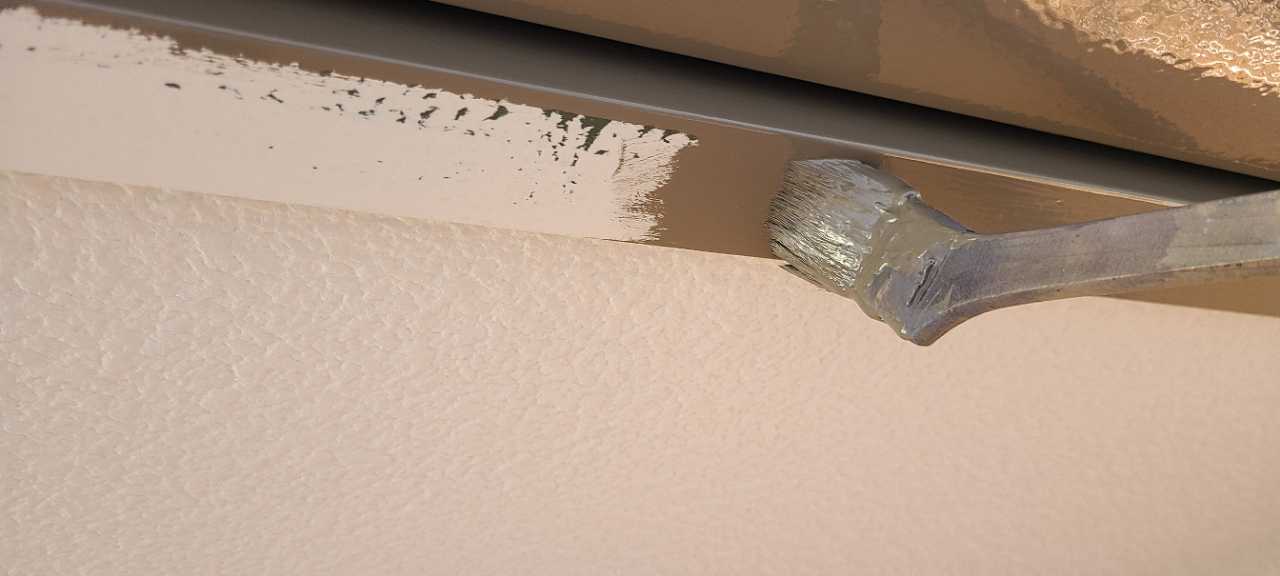 仕上げ塗装1回目です。