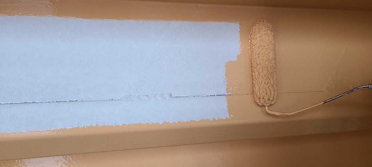 仕上げ塗装1回目です。