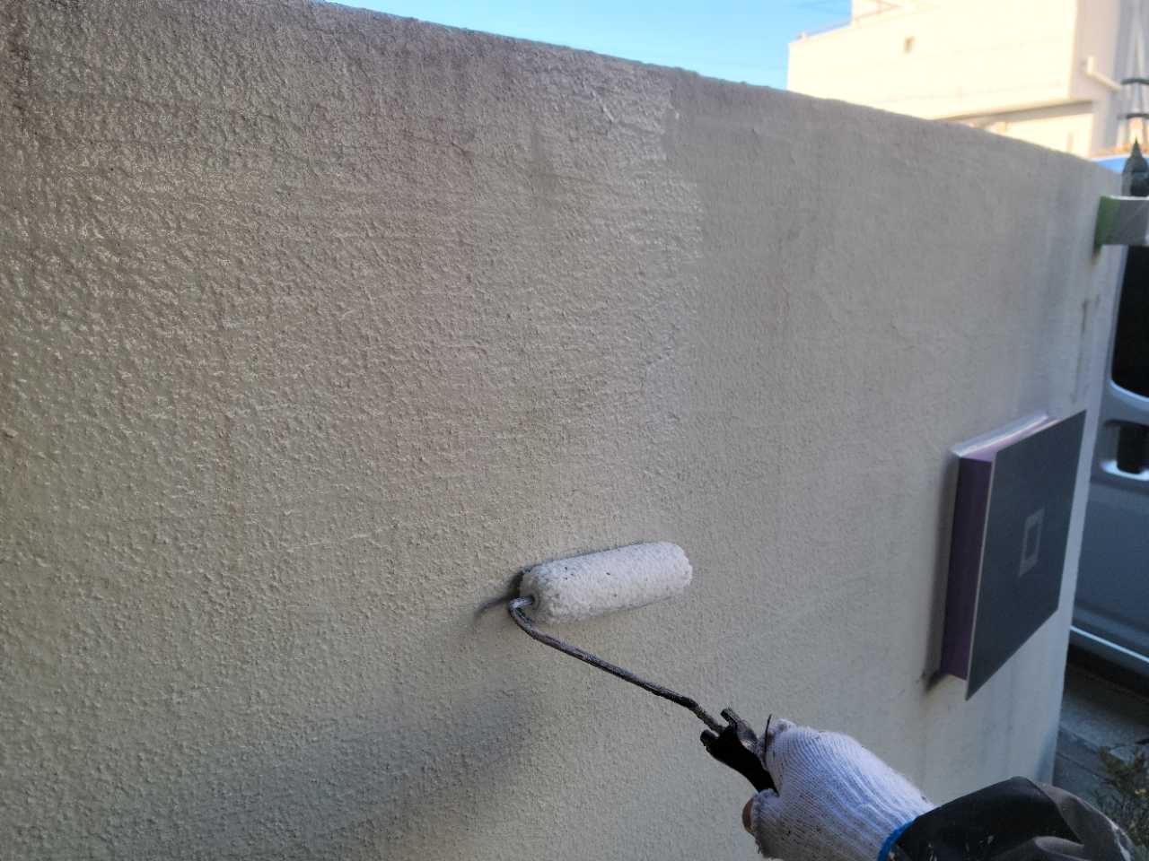 仕上げ塗装1回目です。