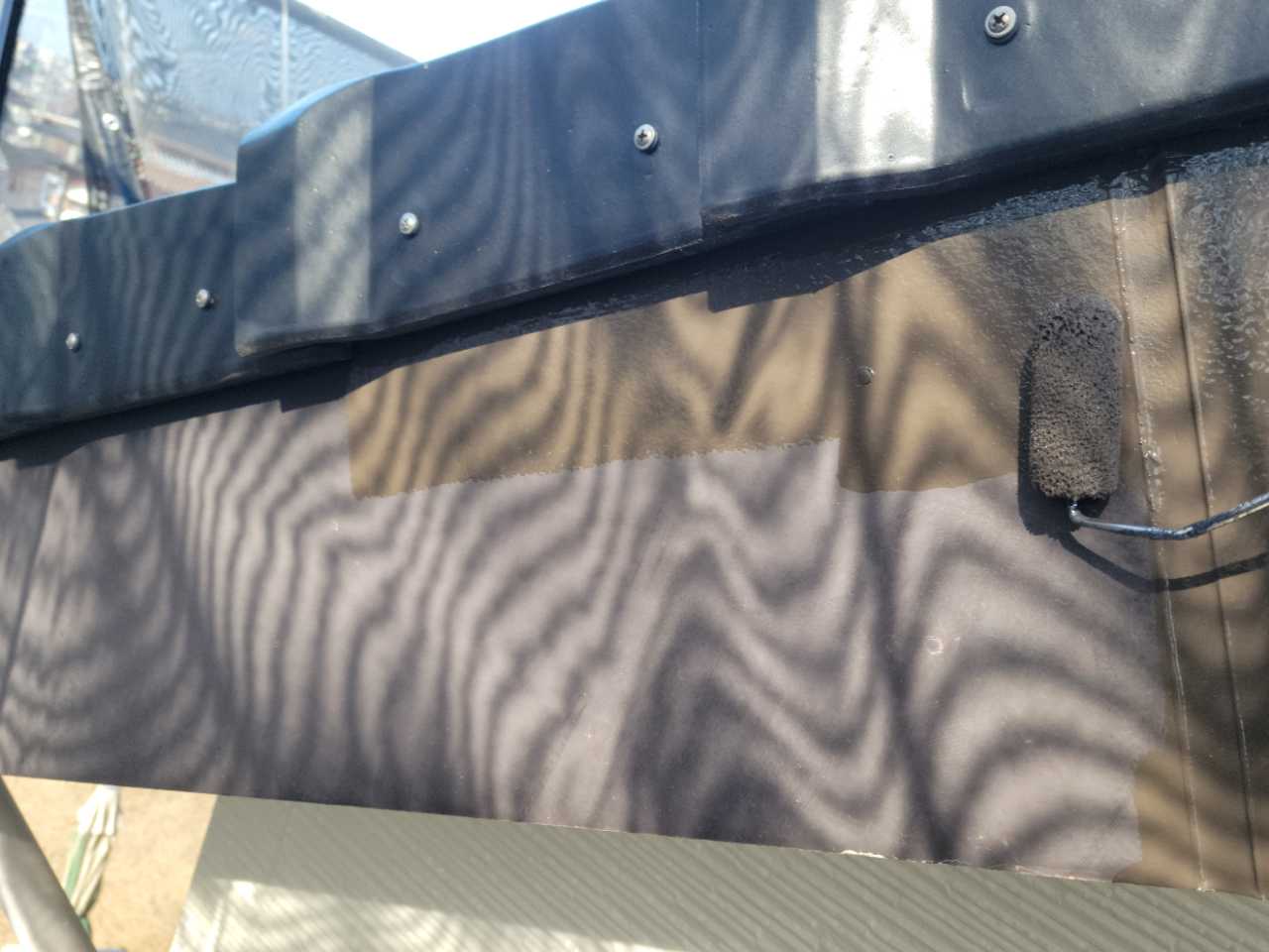 仕上げ塗装1回目です。