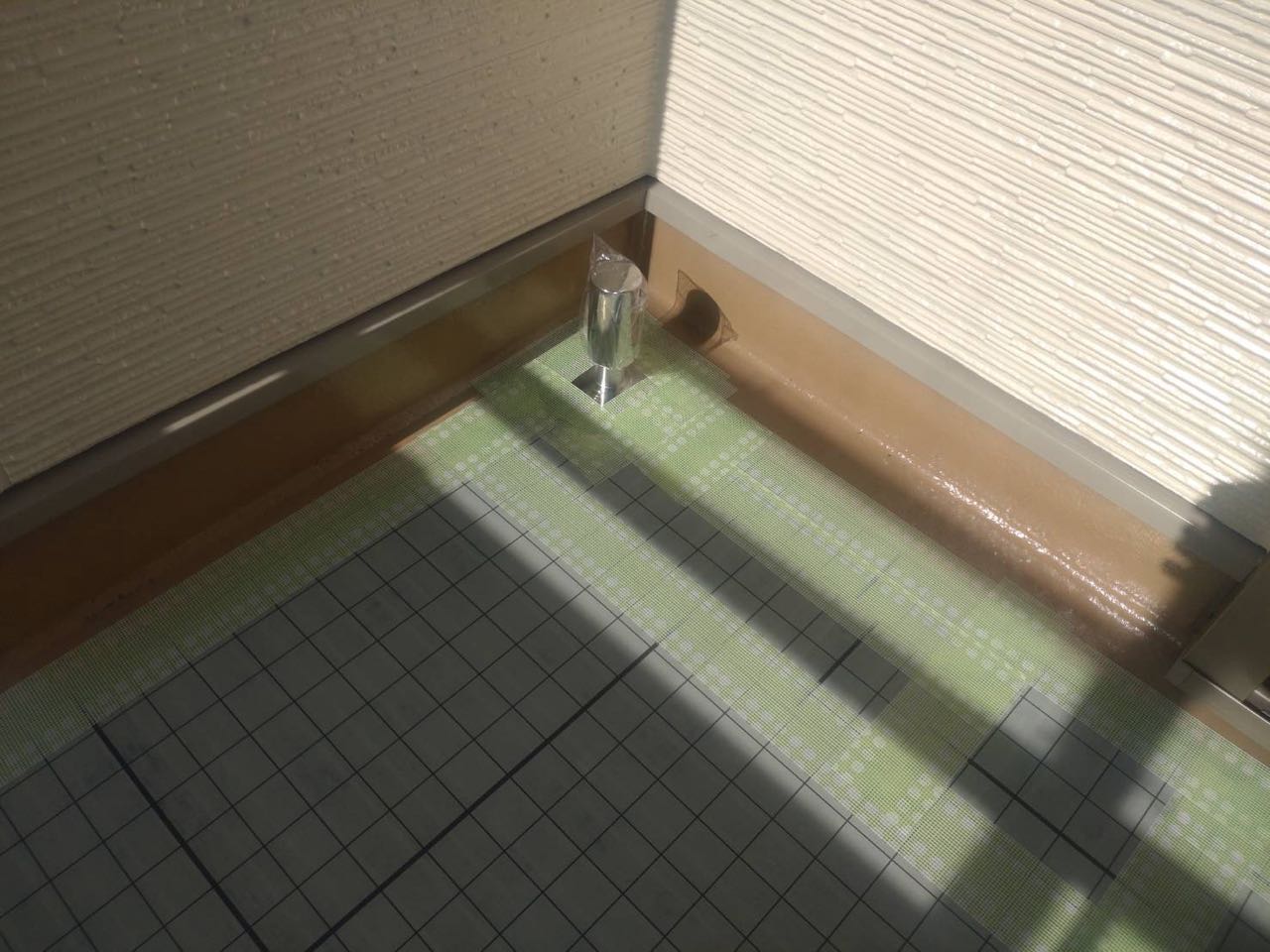 脱気筒を取付けます。