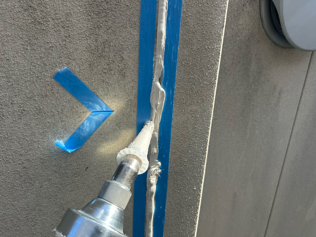 コーキング充填します。