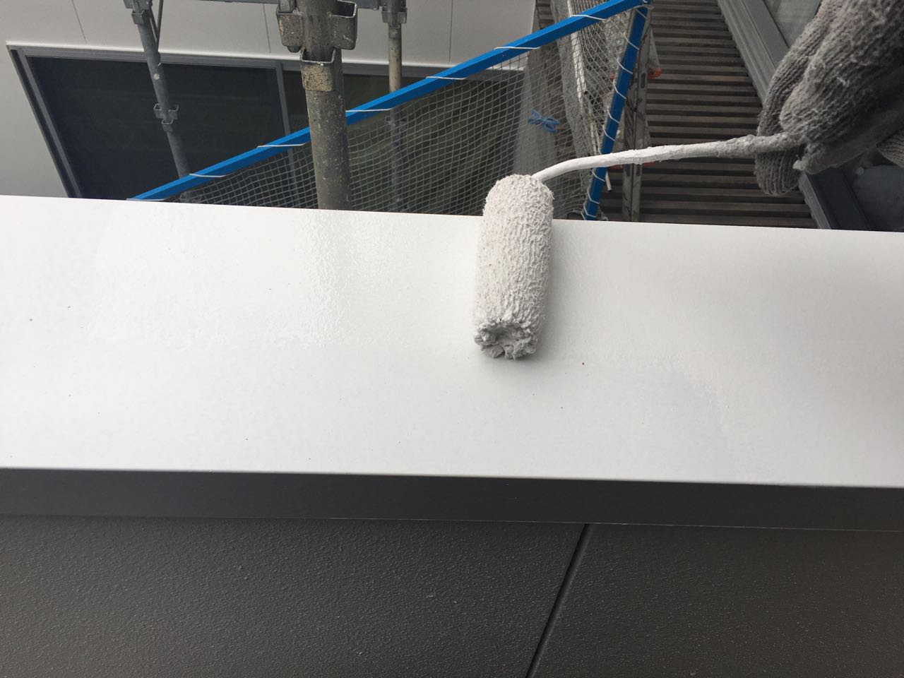 仕上げ塗装2回目です。