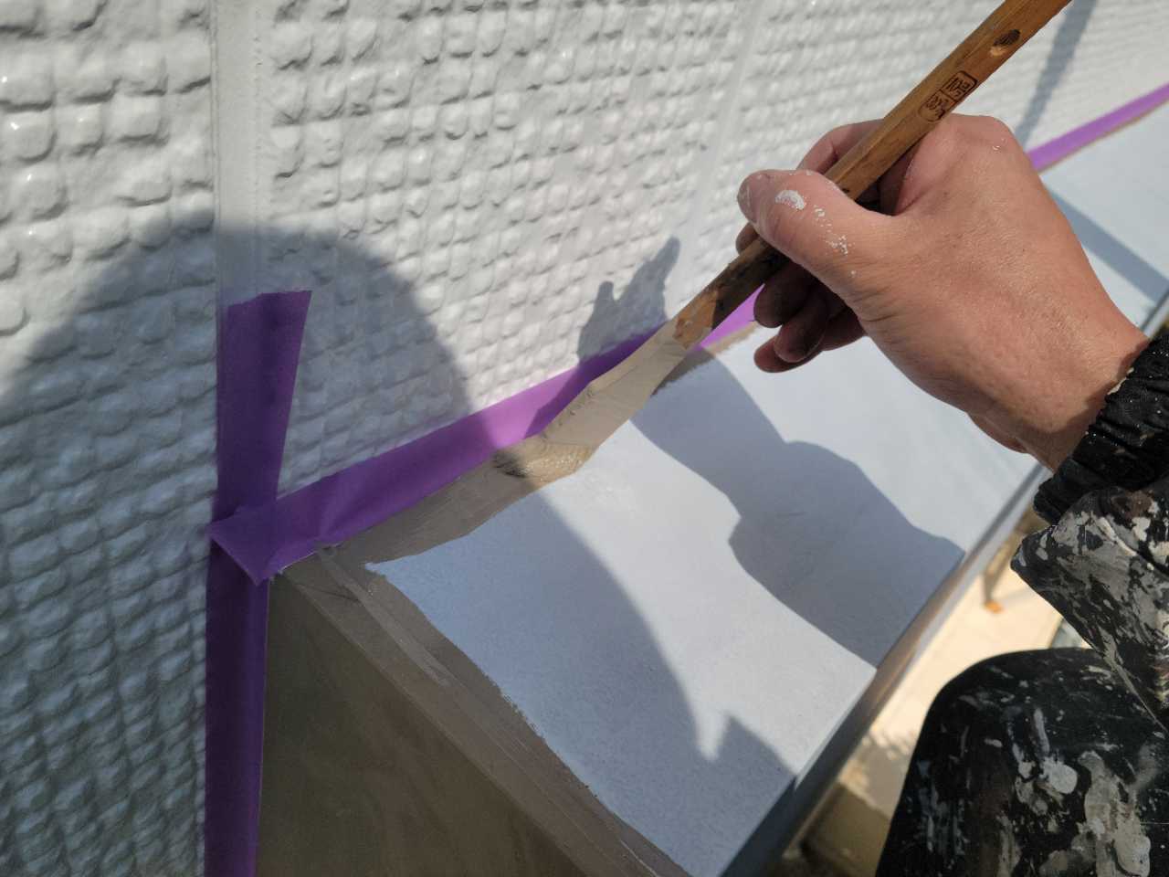 仕上げ塗装1回目です。