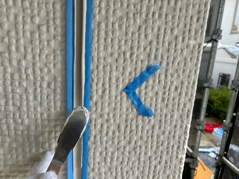 へらで押さえ込みます。