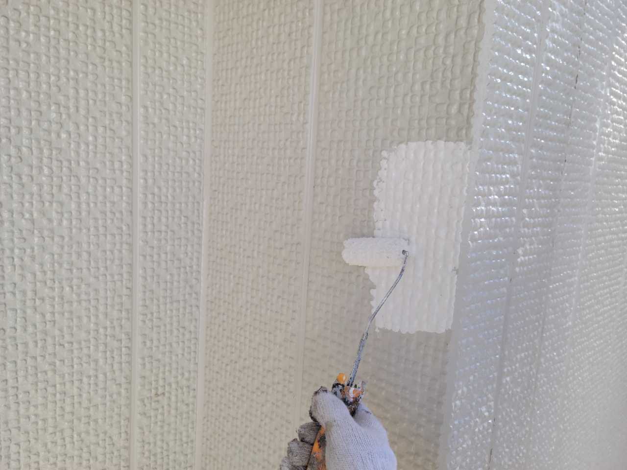 仕上げ塗装1回目です。