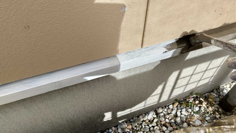 仕上げ塗装1回目です。