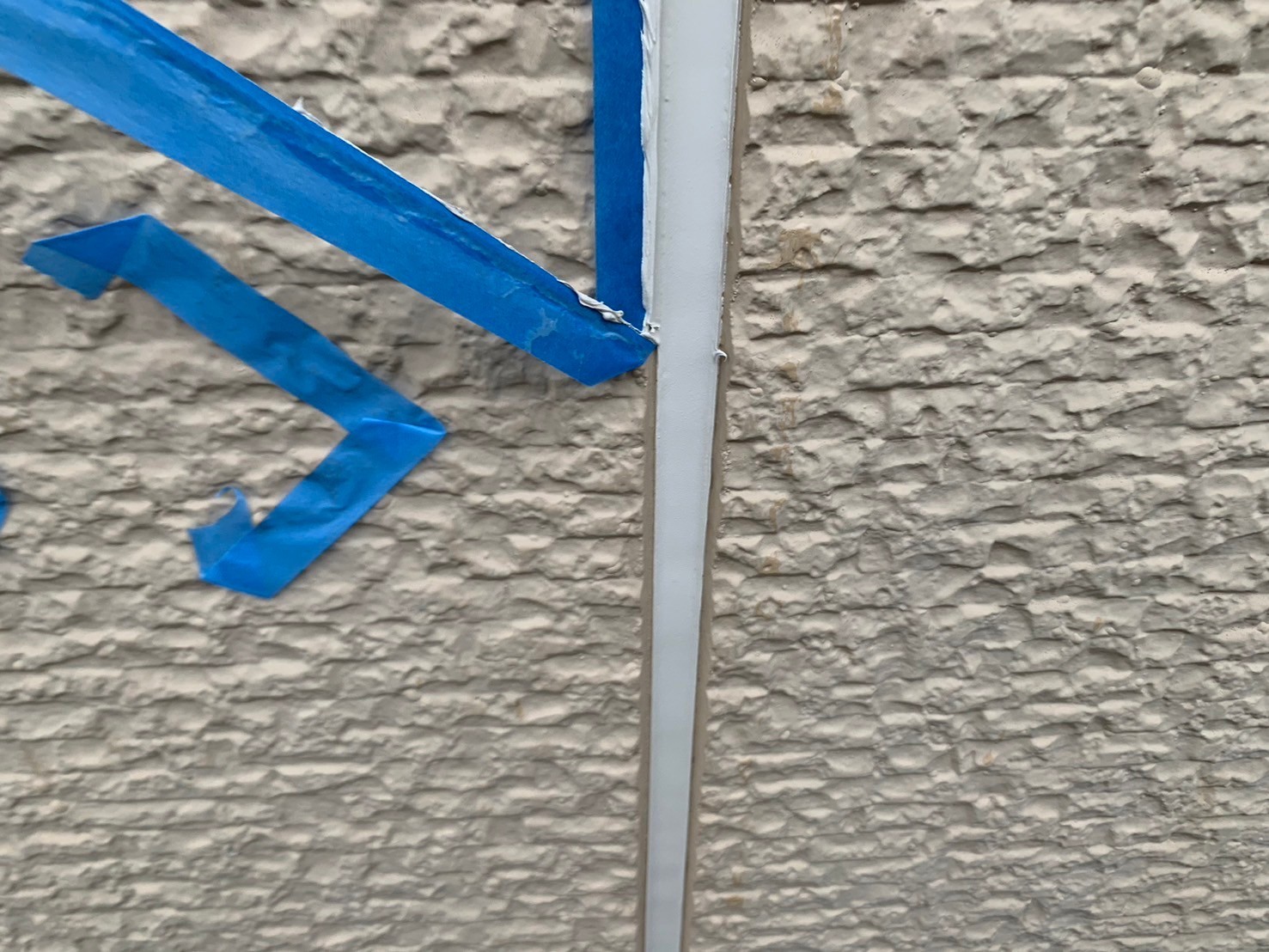 マスキングを剥がします。