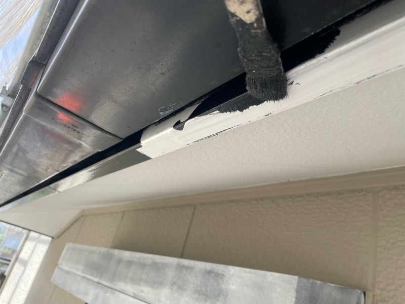 仕上げ塗装1回目です。