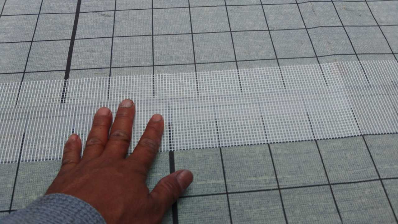 メッシュを貼り強度を上げます。