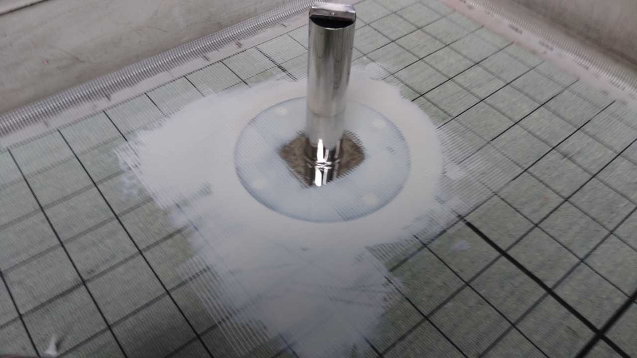 脱気筒を取付けます。