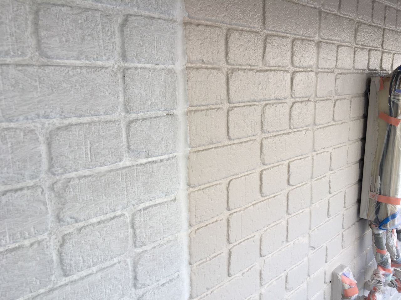 仕上げ塗装1回目です。