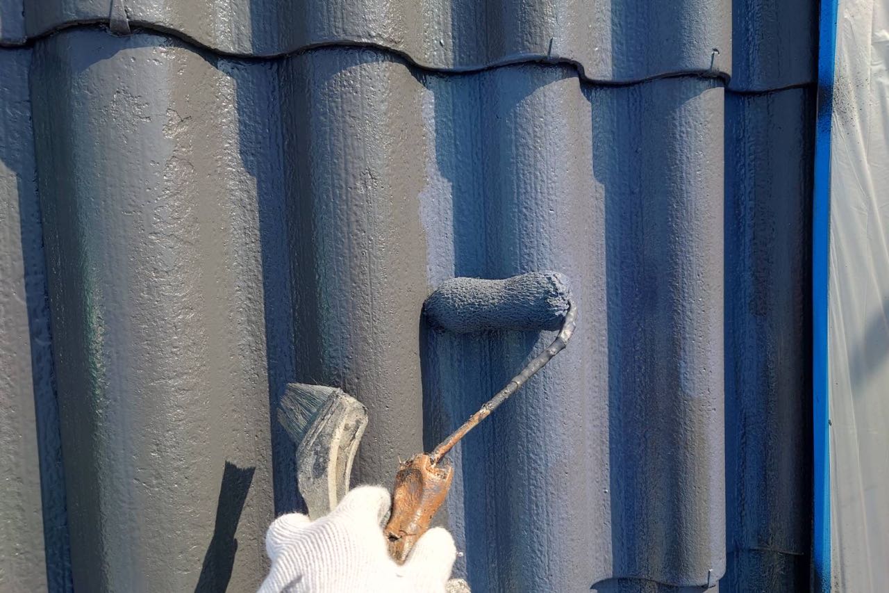 仕上げ塗装1回目です。