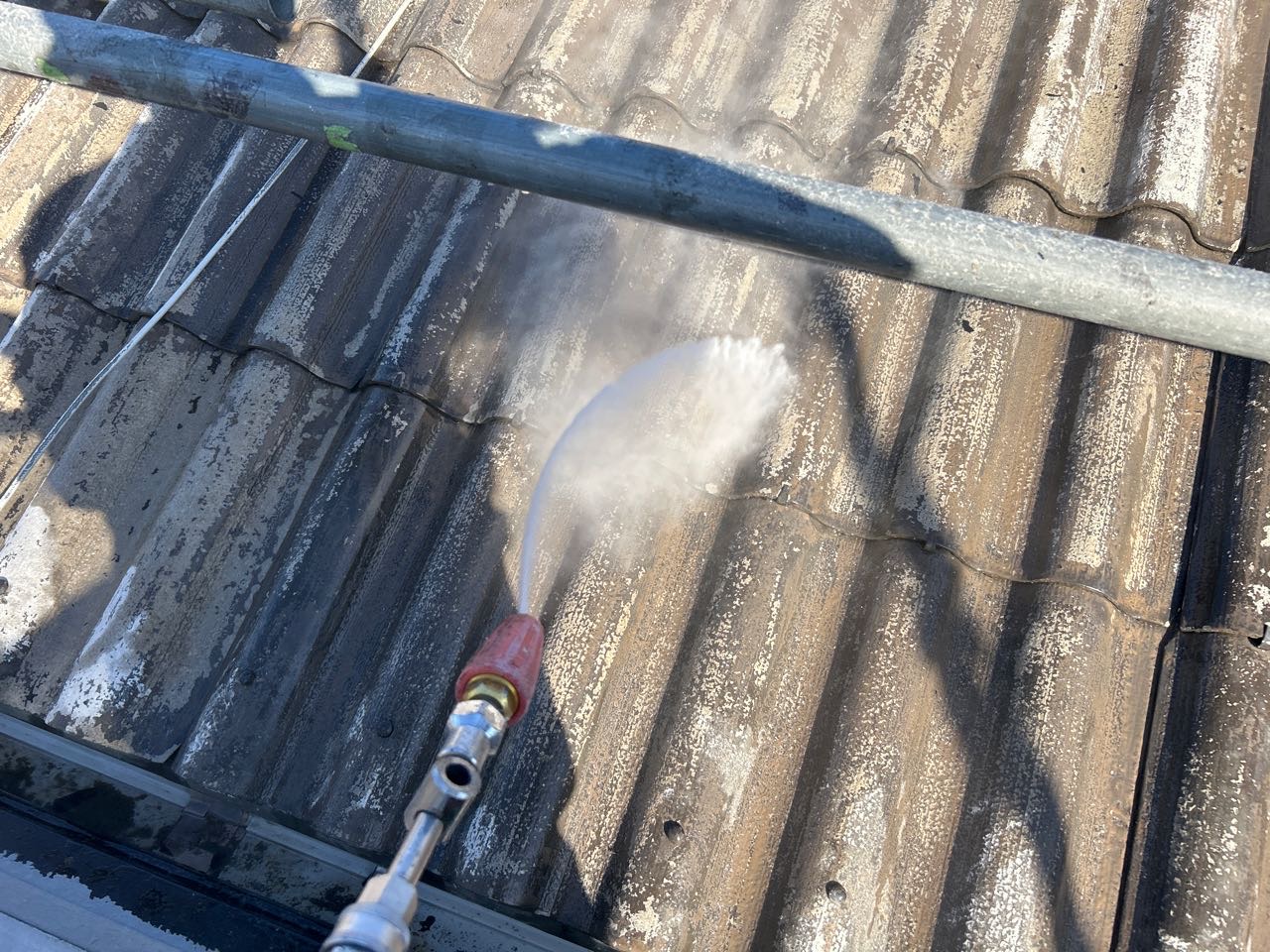 高圧洗浄します。