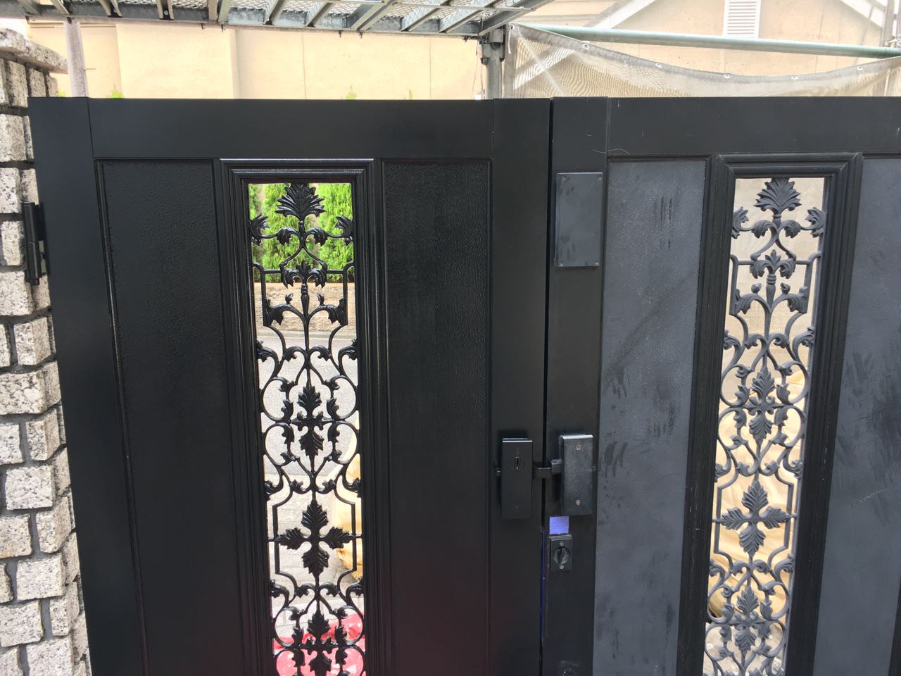 仕上げ塗装1回目です。