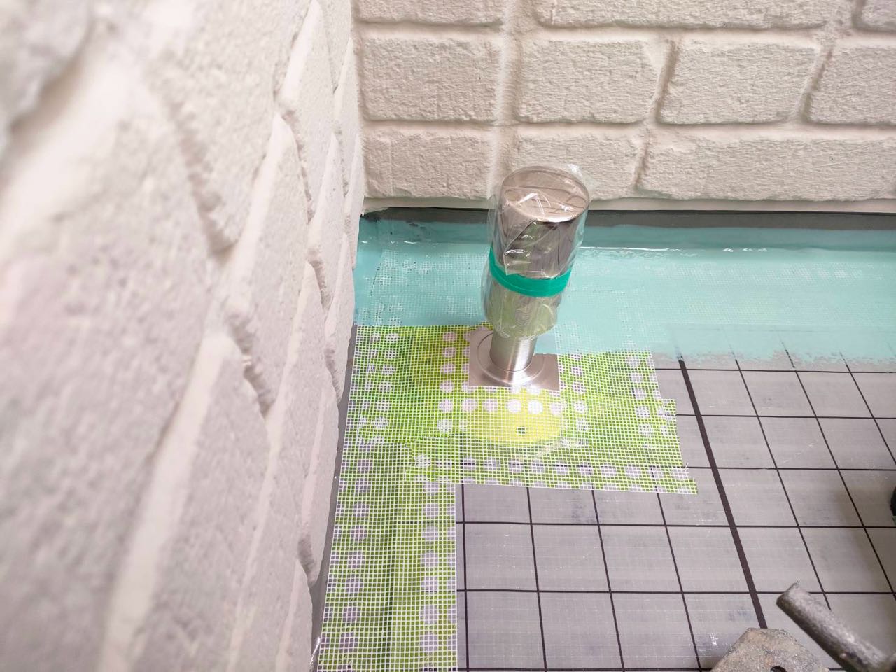 脱気筒を取付けます。