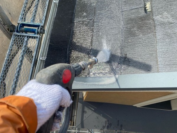 高圧洗浄します。