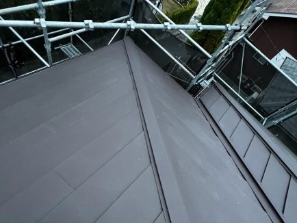 屋根材取り付けです。