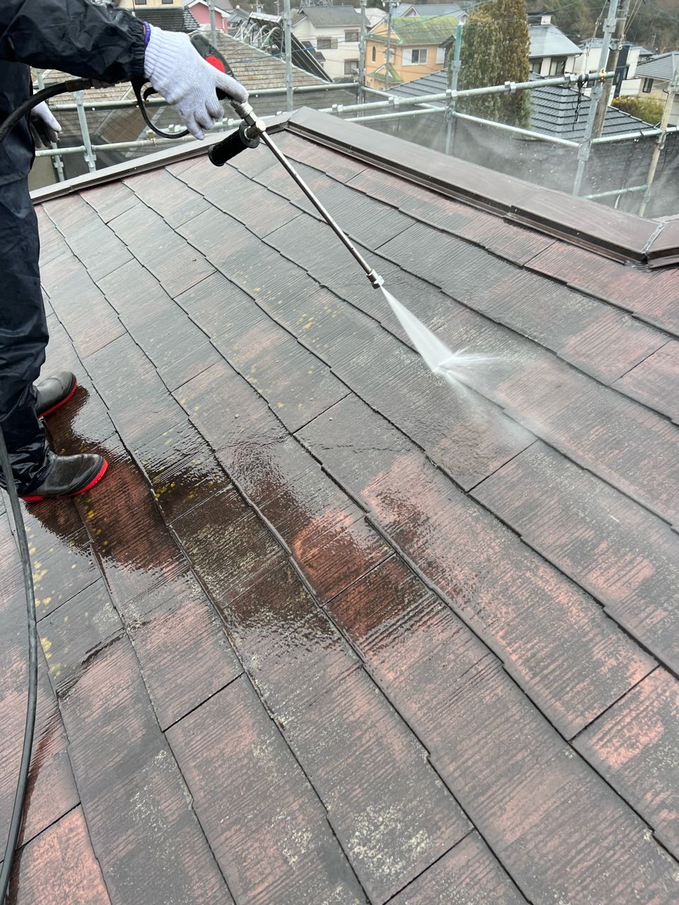 高圧洗浄します。