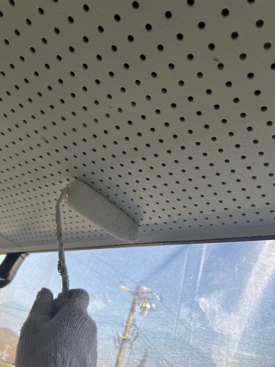 仕上げ塗装1回目です。