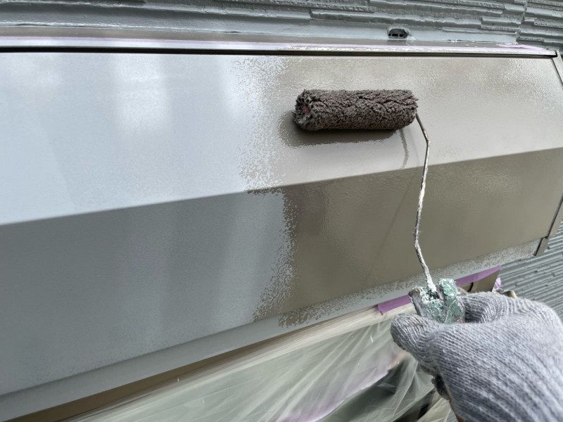 仕上げ塗装1回目です。