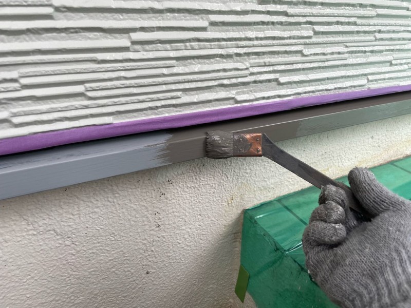 仕上げ塗装1回目です。